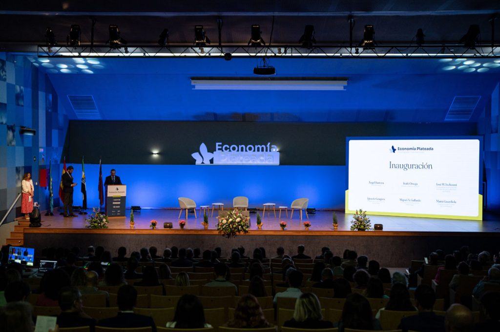 ECONOMIA PLATEADA (140)