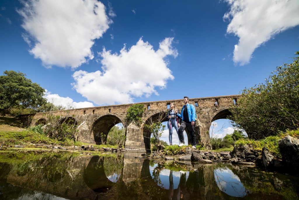 Fotograma de una pareja en el campo, vídeo promocional para Diputación de Badajoz