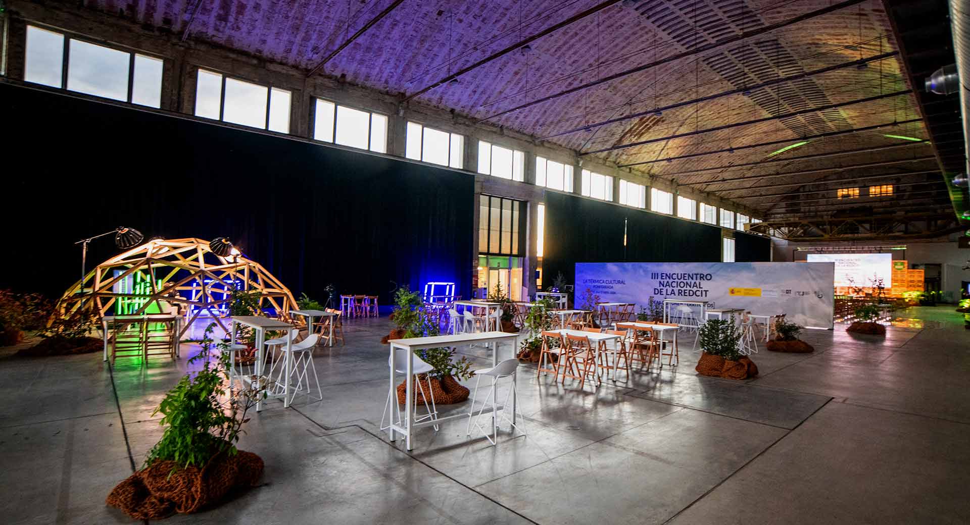 Mobiliario de Abstracto Producciones en evento de REDCIT