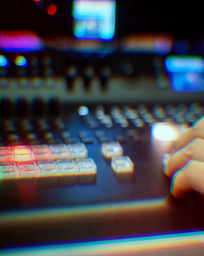 Ténico con controladora de realización profesional